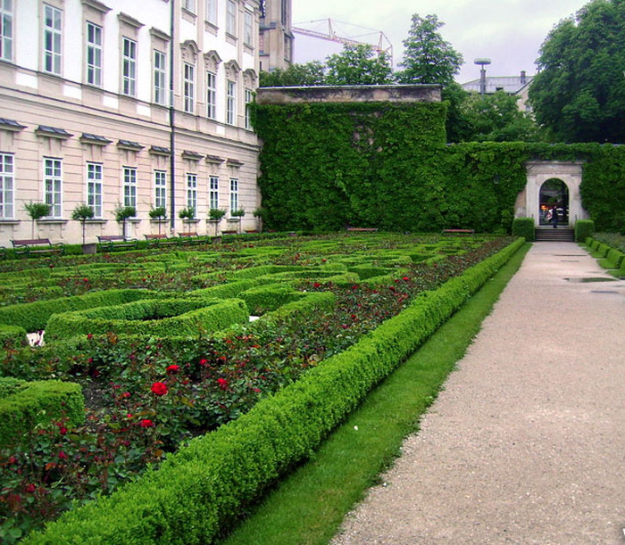 Mirabell gardens, зальцбург австрия.